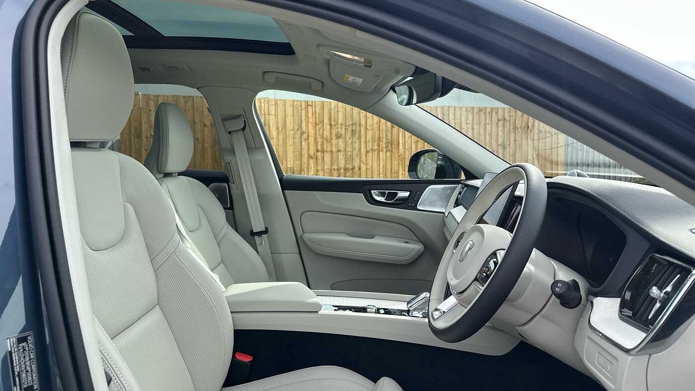 Volvo XC60 Ultra, T8 AWD Plug-in hybrid, Electric/Petrol, Dark ( 22' / Blond )