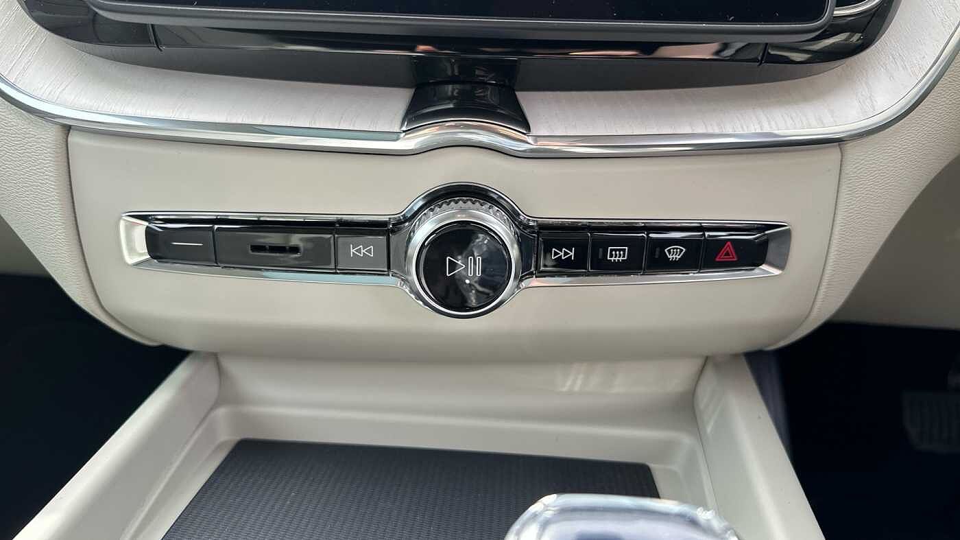Volvo XC60 Ultra, T8 AWD Plug-in hybrid, Electric/Petrol, Dark ( 22' / Blond )