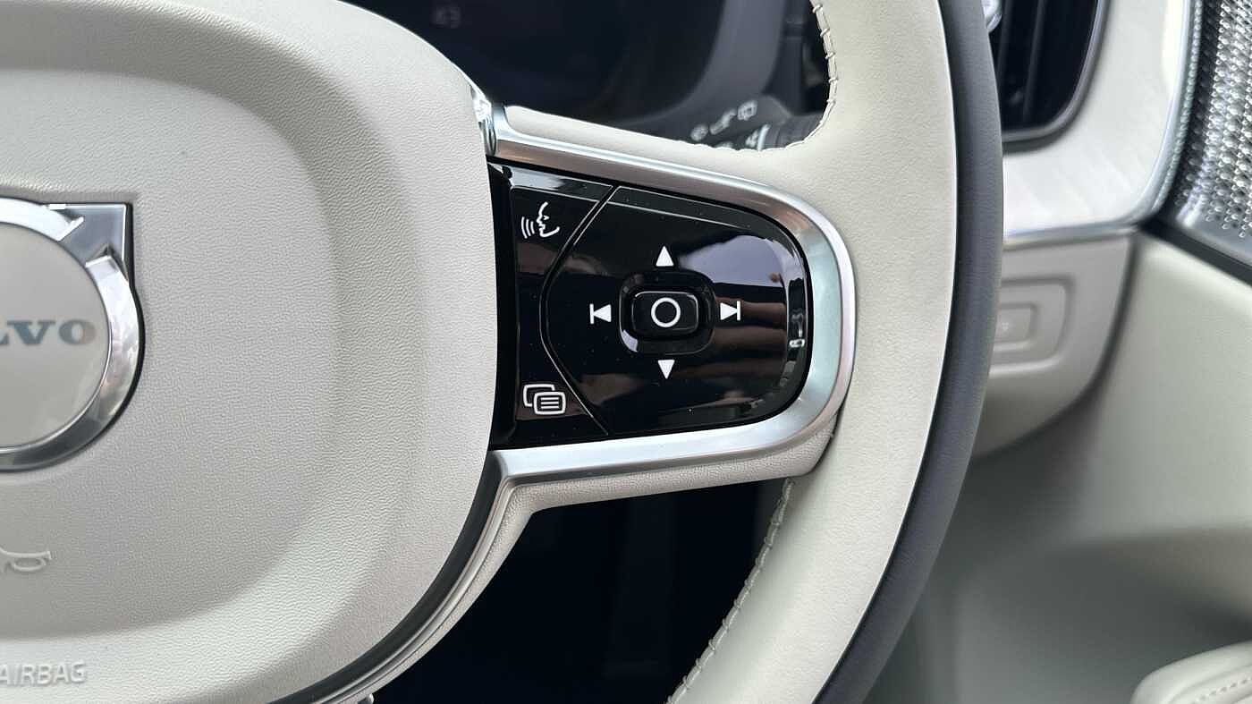 Volvo XC60 Ultra, T8 AWD Plug-in hybrid, Electric/Petrol, Dark ( 22' / Blond )