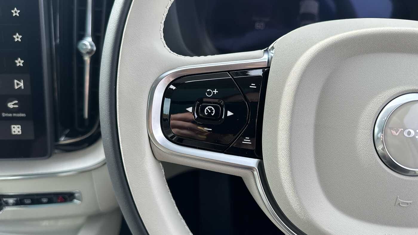 Volvo XC60 Ultra, T8 AWD Plug-in hybrid, Electric/Petrol, Dark ( 22' / Blond )