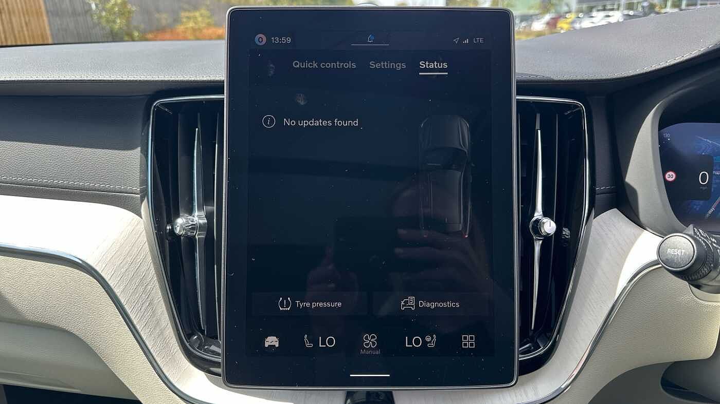 Volvo XC60 Ultra, T8 AWD Plug-in hybrid, Electric/Petrol, Dark