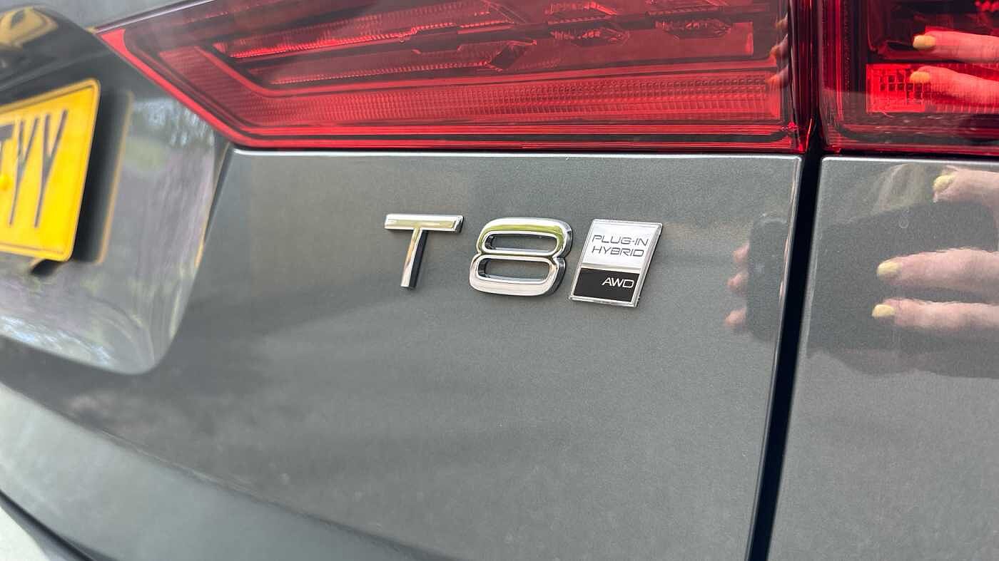 Volvo XC60 Ultra, T8 AWD Plug-in hybrid, Electric/Petrol, Dark