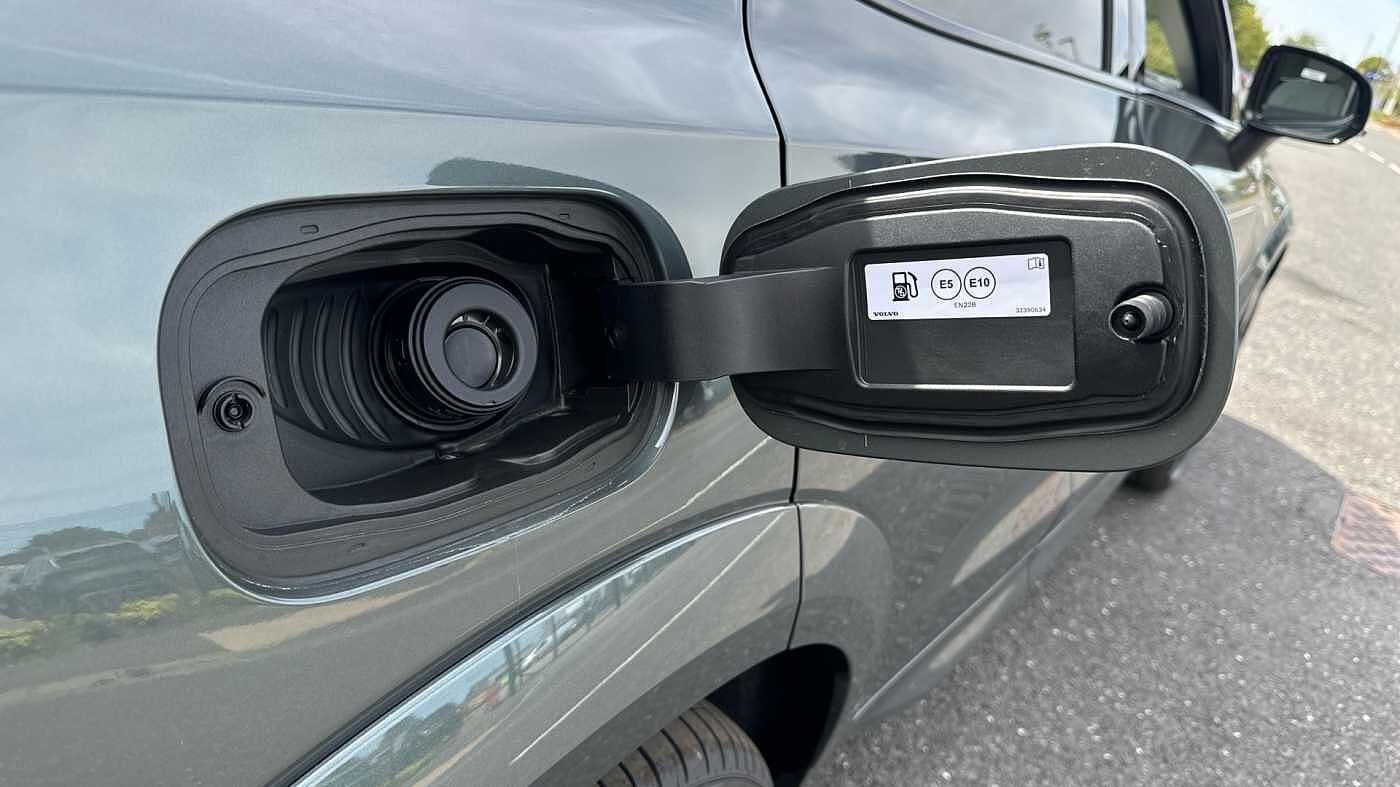 Volvo XC60 Ultra, T8 AWD Plug-in hybrid, Electric/Petrol, Dark