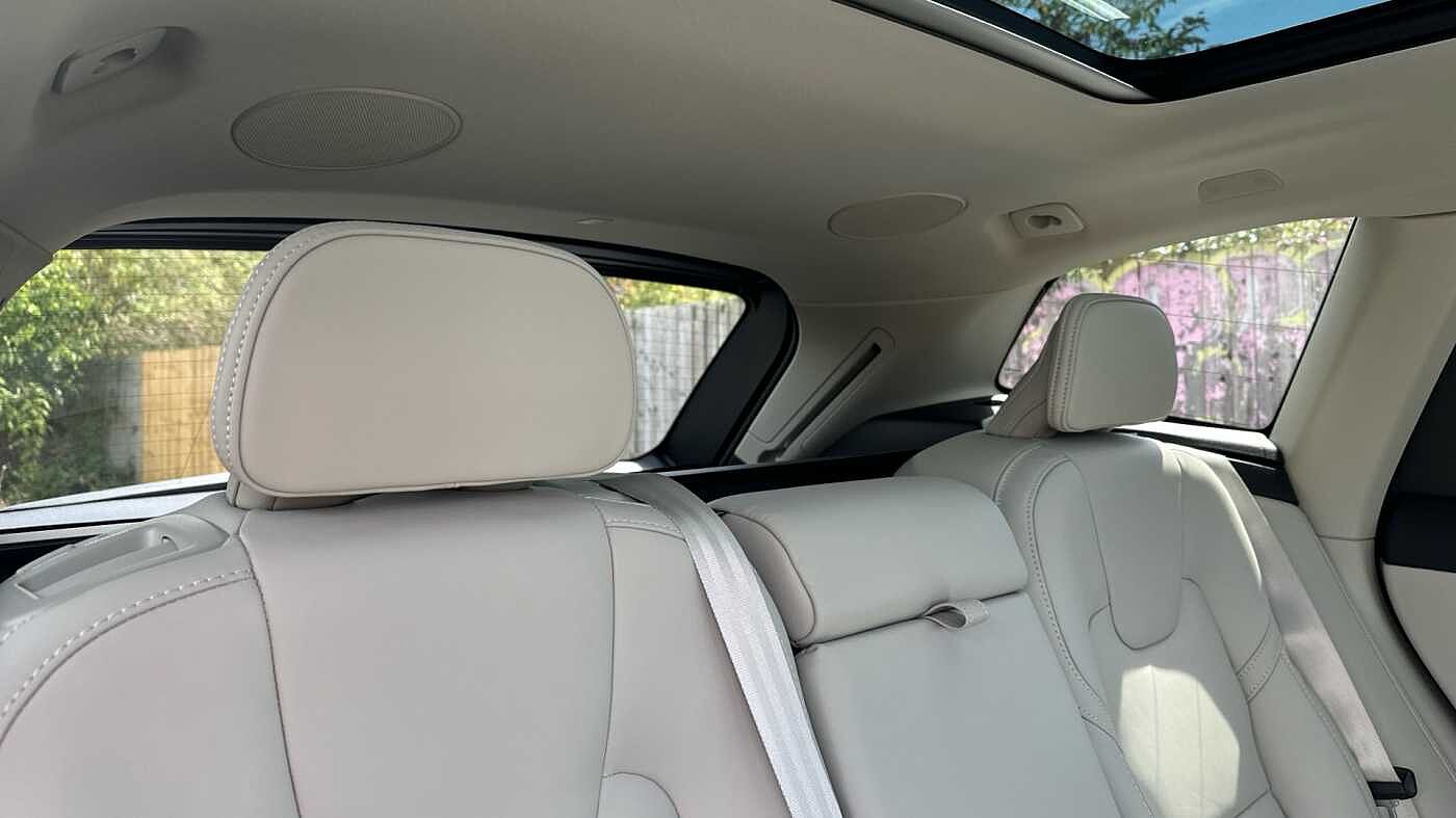 Volvo XC60 Ultra, T8 AWD Plug-in hybrid, Electric/Petrol, Dark