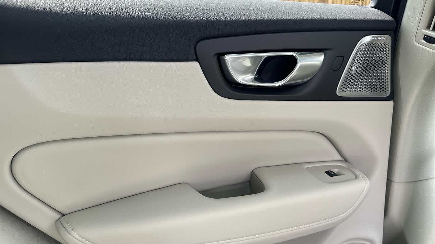 Volvo XC60 Ultra, T8 AWD Plug-in hybrid, Electric/Petrol, Dark