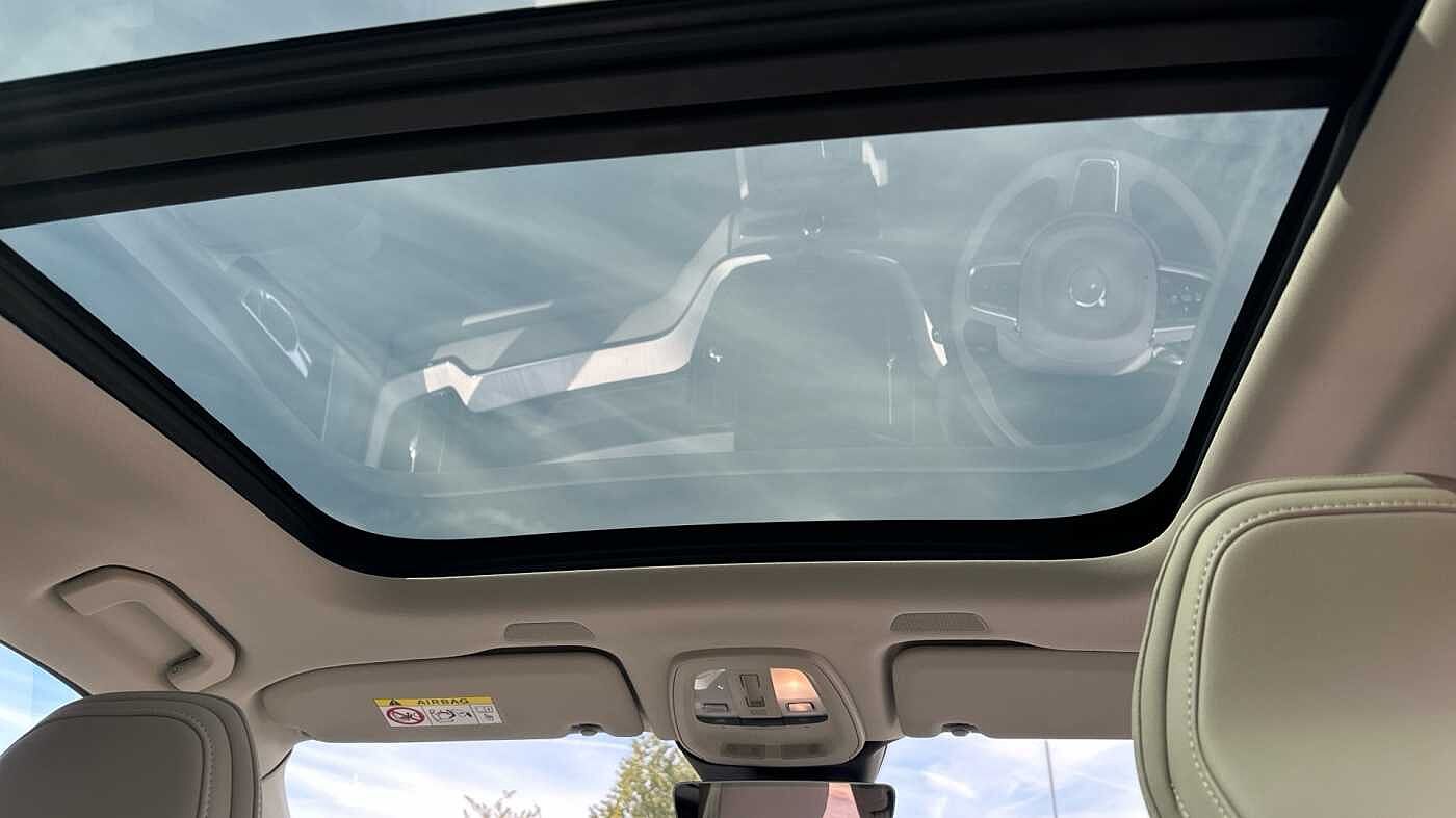 Volvo XC60 Ultra, T8 AWD Plug-in hybrid, Electric/Petrol, Dark