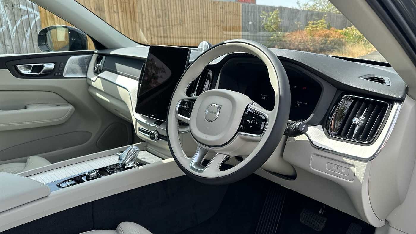 Volvo XC60 Ultra, T8 AWD Plug-in hybrid, Electric/Petrol, Dark