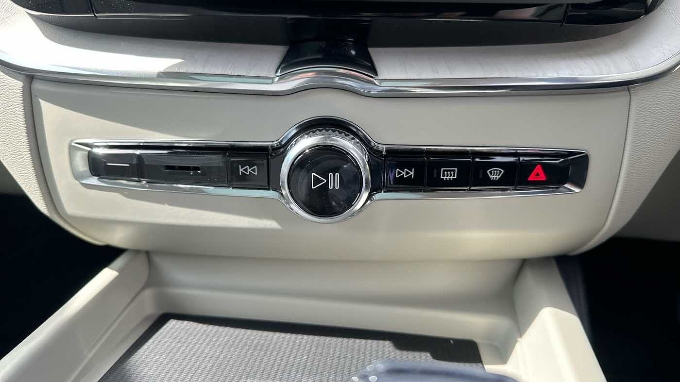 Volvo XC60 Ultra, T8 AWD Plug-in hybrid, Electric/Petrol, Dark