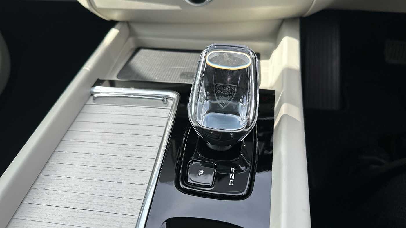 Volvo XC60 Ultra, T8 AWD Plug-in hybrid, Electric/Petrol, Dark