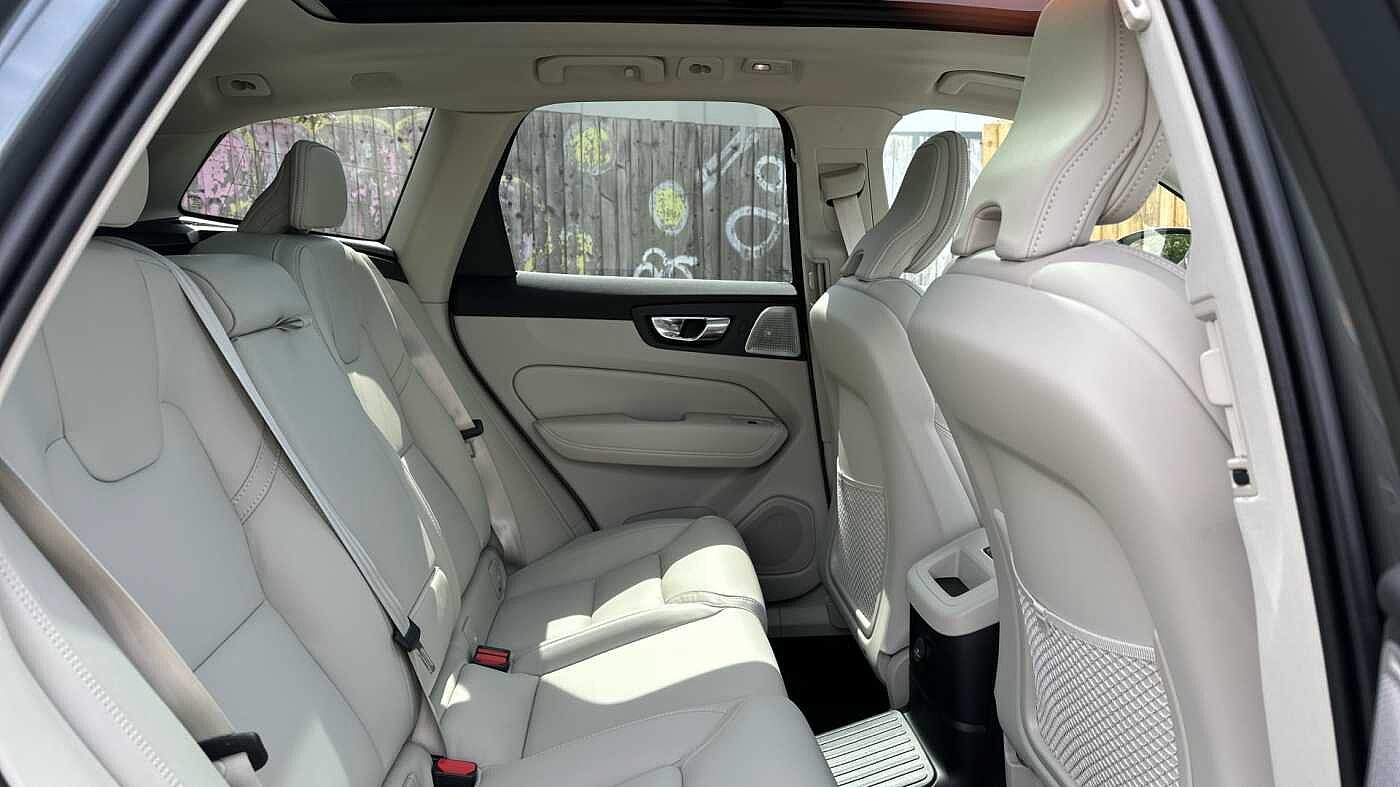 Volvo XC60 Ultra, T8 AWD Plug-in hybrid, Electric/Petrol, Dark
