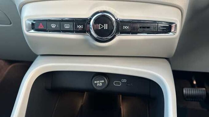 Volvo XC40 Ultra, B4 Mild hybrid, Petrol, Bright ( 360° camera )