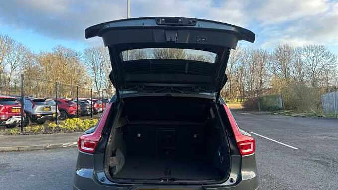 Volvo XC40 Ultra, B4 Mild hybrid, Petrol, Bright ( Apple CarPlay )