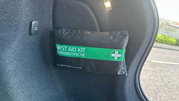 Volvo XC40 Ultra, B4 Mild hybrid, Petrol, Bright ( Apple CarPlay )