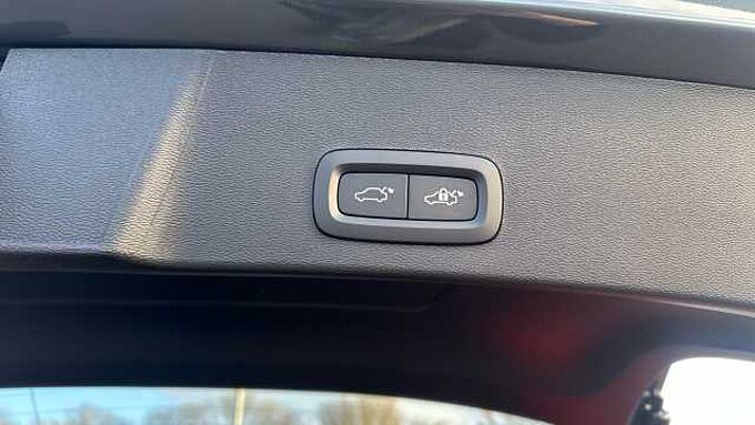 Volvo XC40 Ultra, B4 Mild hybrid, Petrol, Bright ( Apple CarPlay )