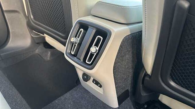 Volvo XC40 Ultra, B4 Mild hybrid, Petrol, Bright ( Apple CarPlay )