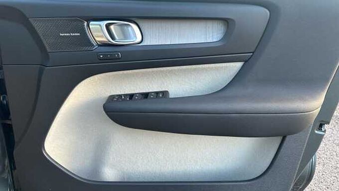 Volvo XC40 Ultra, B4 Mild hybrid, Petrol, Bright ( Apple CarPlay )