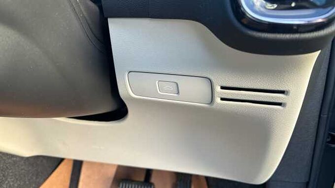 Volvo XC40 Ultra, B4 Mild hybrid, Petrol, Bright ( Apple CarPlay )