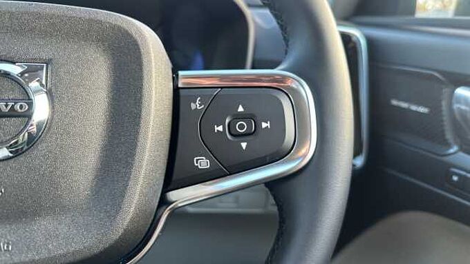 Volvo XC40 Ultra, B4 Mild hybrid, Petrol, Bright ( Apple CarPlay )