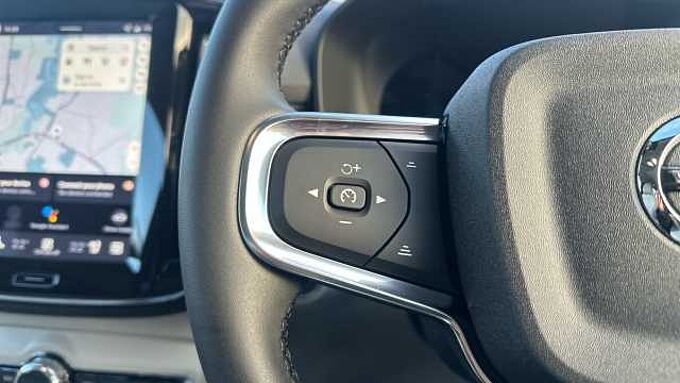 Volvo XC40 Ultra, B4 Mild hybrid, Petrol, Bright ( Apple CarPlay )