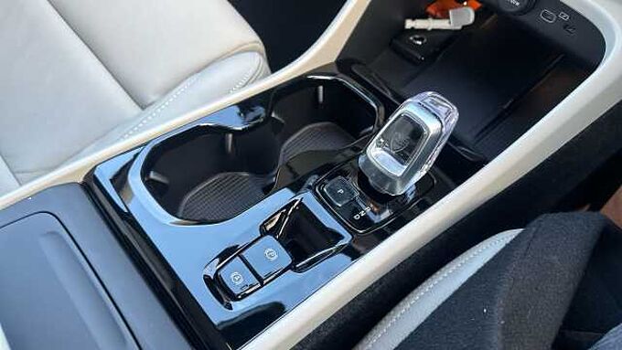 Volvo XC40 Ultra, B4 Mild hybrid, Petrol, Bright ( Apple CarPlay )