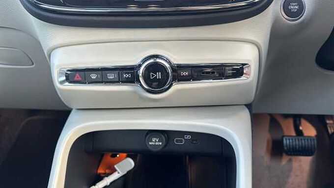 Volvo XC40 Ultra, B4 Mild hybrid, Petrol, Bright ( Apple CarPlay )