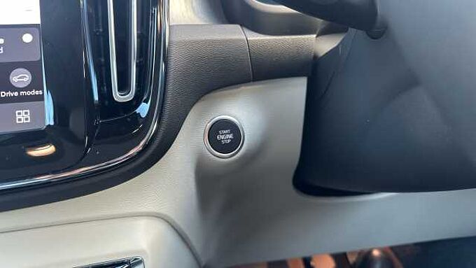 Volvo XC40 Ultra, B4 Mild hybrid, Petrol, Bright ( Apple CarPlay )