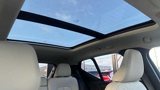 Volvo XC40 Ultra, B4 Mild hybrid, Petrol, Bright ( Apple CarPlay )