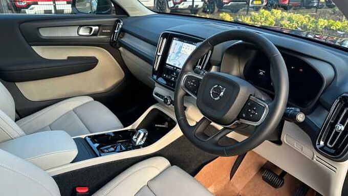Volvo XC40 Ultra, B4 Mild hybrid, Petrol, Bright ( Apple CarPlay )