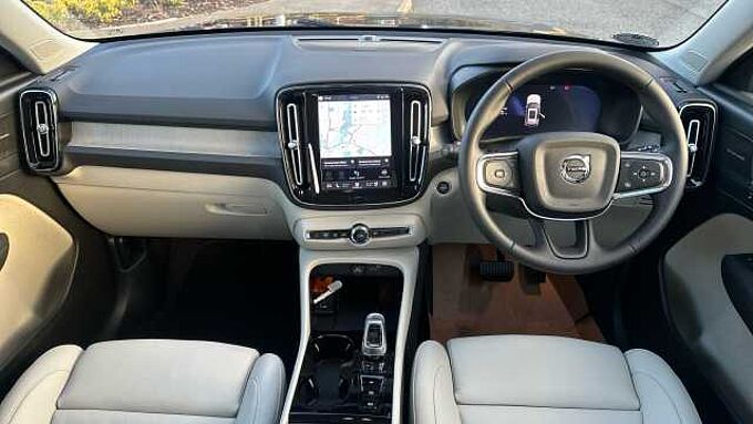Volvo XC40 Ultra, B4 Mild hybrid, Petrol, Bright ( Apple CarPlay )