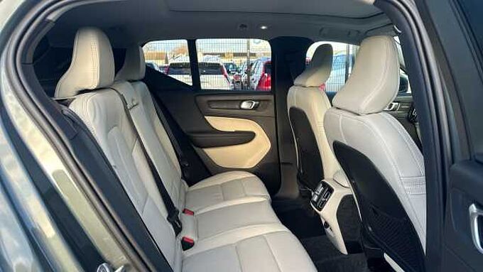 Volvo XC40 Ultra, B4 Mild hybrid, Petrol, Bright ( Apple CarPlay )