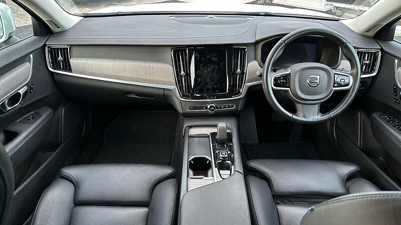 Volvo V90 Cross Country Country, B5 AWD mild hybrid ( Rear Camera )