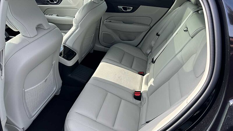 Volvo V60 Ultra, T8 AWD Plug-in hybrid, Electric/Petrol, Dark ( Harman Kardon )
