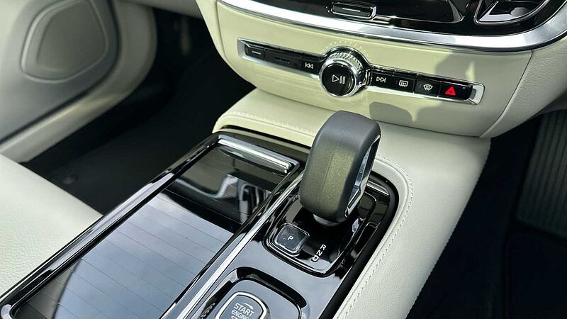 Volvo V60 Ultra, T8 AWD Plug-in hybrid, Electric/Petrol, Dark ( Harman Kardon )