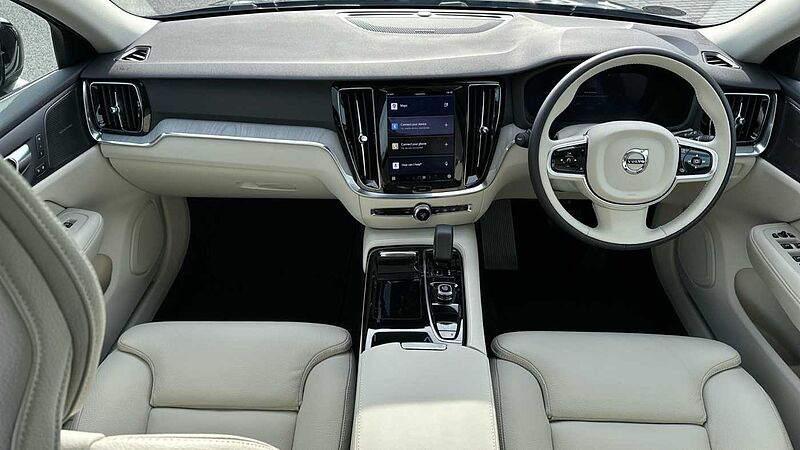 Volvo V60 Ultra, T8 AWD Plug-in hybrid, Electric/Petrol, Dark ( Harman Kardon )
