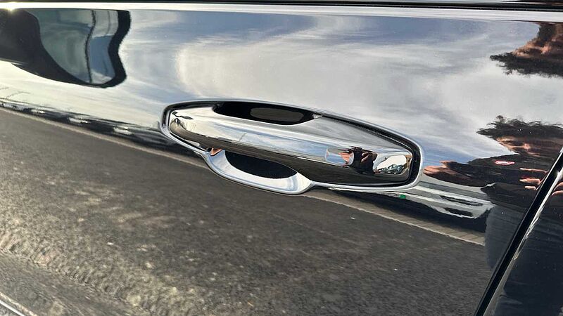 Volvo V60 Ultra, T8 AWD Plug-in hybrid, Electric/Petrol, Dark ( Harman Kardon )