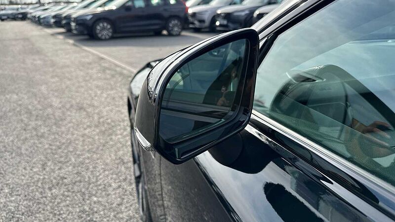 Volvo V60 Ultra, T8 AWD Plug-in hybrid, Electric/Petrol, Dark ( Harman Kardon )