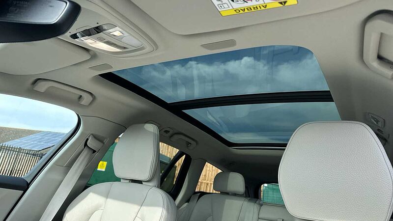 Volvo V60 Ultra, T8 AWD Plug-in hybrid, Electric/Petrol, Dark ( Harman Kardon )