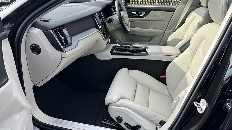 Volvo V60 Ultra, T8 AWD Plug-in hybrid, Electric/Petrol, Dark ( Harman Kardon )