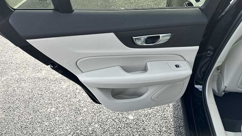 Volvo V60 Ultra, T8 AWD Plug-in hybrid, Electric/Petrol, Dark ( Harman Kardon )