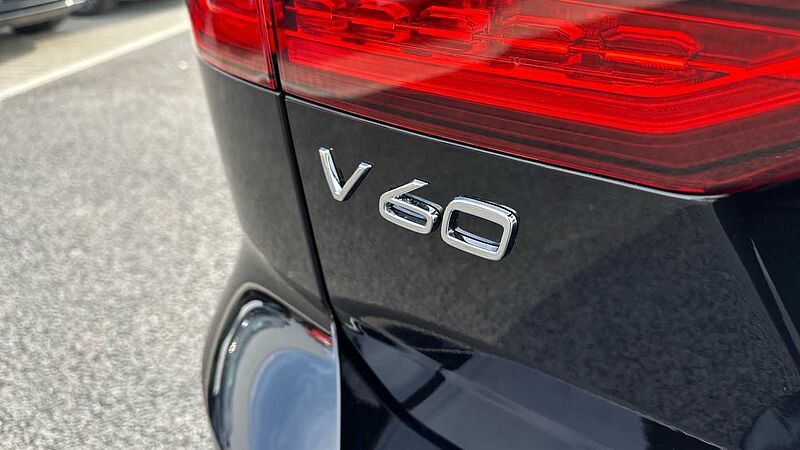 Volvo V60 Ultra, T8 AWD Plug-in hybrid, Electric/Petrol, Dark ( Harman Kardon )