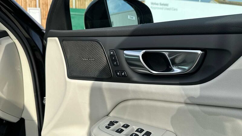 Volvo V60 Ultra, T8 AWD Plug-in hybrid, Electric/Petrol, Dark ( Harman Kardon )