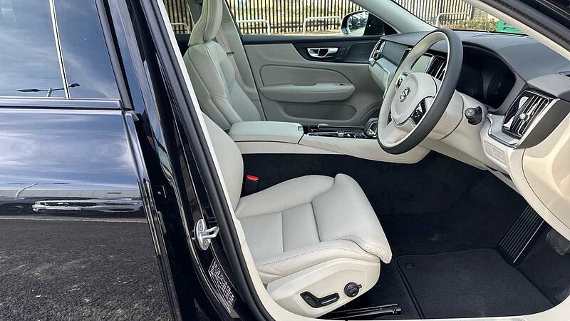 Volvo V60 Ultra, T8 AWD Plug-in hybrid, Electric/Petrol, Dark ( Harman Kardon )