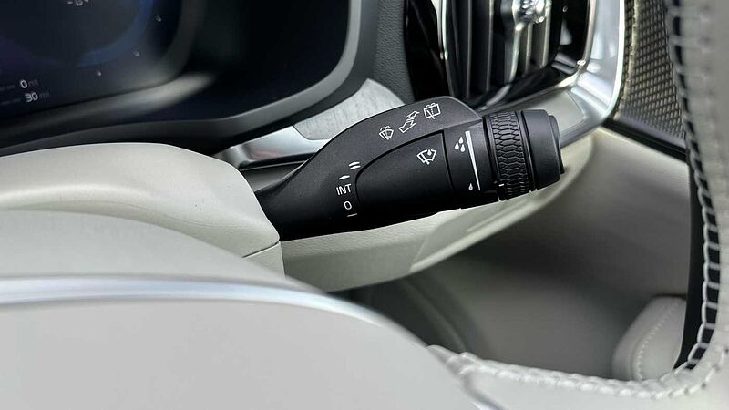 Volvo V60 Ultra, T8 AWD Plug-in hybrid, Electric/Petrol, Dark ( Harman Kardon )