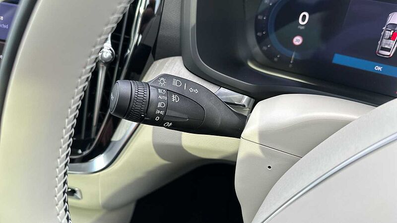 Volvo V60 Ultra, T8 AWD Plug-in hybrid, Electric/Petrol, Dark ( Harman Kardon )