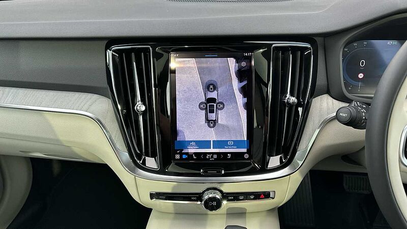 Volvo V60 Ultra, T8 AWD Plug-in hybrid, Electric/Petrol, Dark ( Harman Kardon )