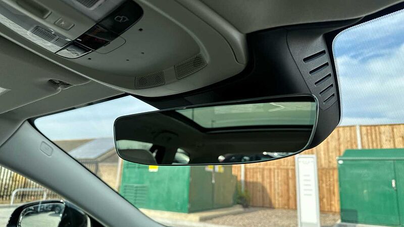Volvo V60 Ultra, T8 AWD Plug-in hybrid, Electric/Petrol, Dark ( Harman Kardon )