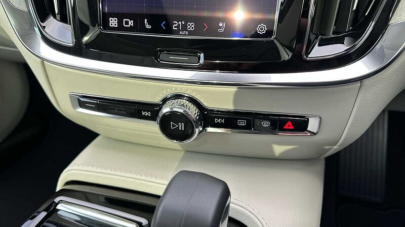 Volvo V60 Ultra, T8 AWD Plug-in hybrid, Electric/Petrol, Dark ( Harman Kardon )