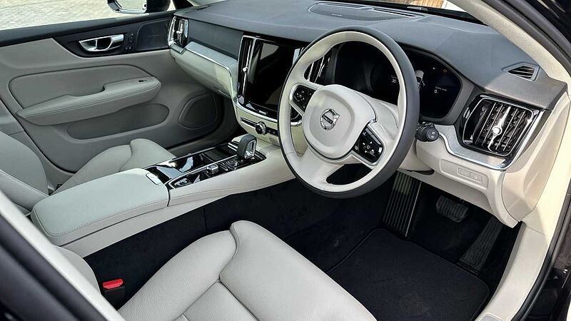 Volvo V60 Ultra, T8 AWD Plug-in hybrid, Electric/Petrol, Dark ( Harman Kardon )