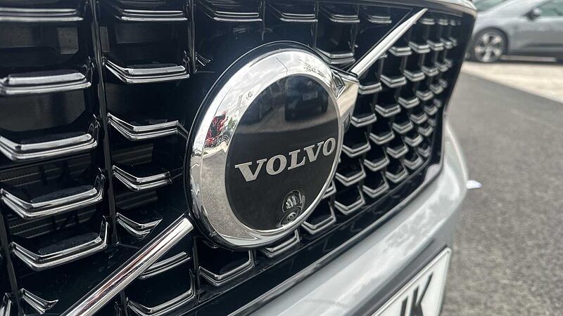 Volvo XC40 Ultra, B4 Mild hybrid, Petrol, Dark