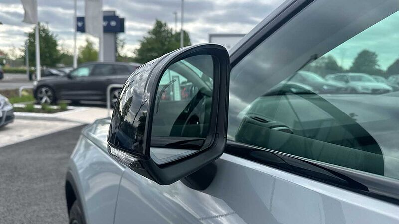 Volvo XC40 Ultra, B4 Mild hybrid, Petrol, Dark